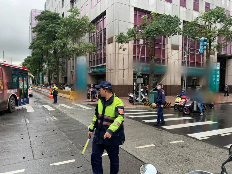 警方立即在現場疏導交通。警方提供