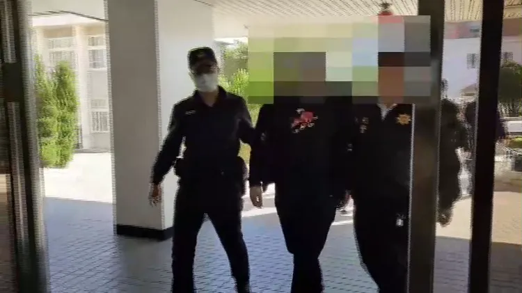 警方上午網路巡邏發現此案，中午帶回涉嫌打人的陳姓嫌犯等5人偵辦。警方提供