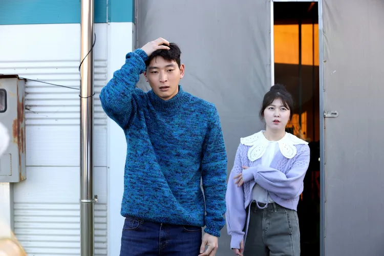 鄭珍雲（左）靠SHINee拉近與安瑞賢的距離。車庫娛樂提供