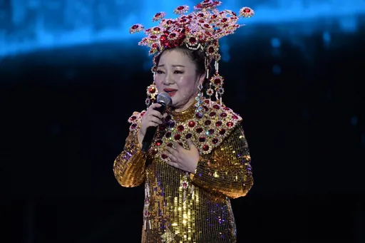 白冰冰開封41年壓箱寶 孔雀戰袍價格直逼台北1間套房
