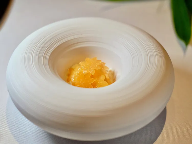 「自製“筍”寇達起司/哈密瓜/柿子/蜂蜜」的外觀精緻到彷若非食物，但嘗來卻有各種美食記憶中熟稔的風味，相當有趣。葉盛耀攝