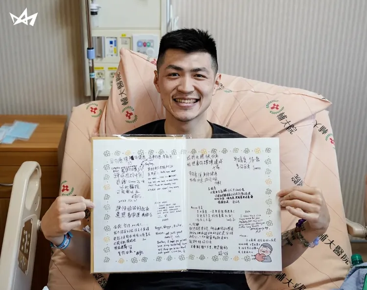 隊友也相當貼心的送上全隊的簽名卡片。新北國王提供