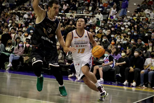 全台首创「三巨塔」洋将 T1台钢猎鹰出奇招打开联盟新局面