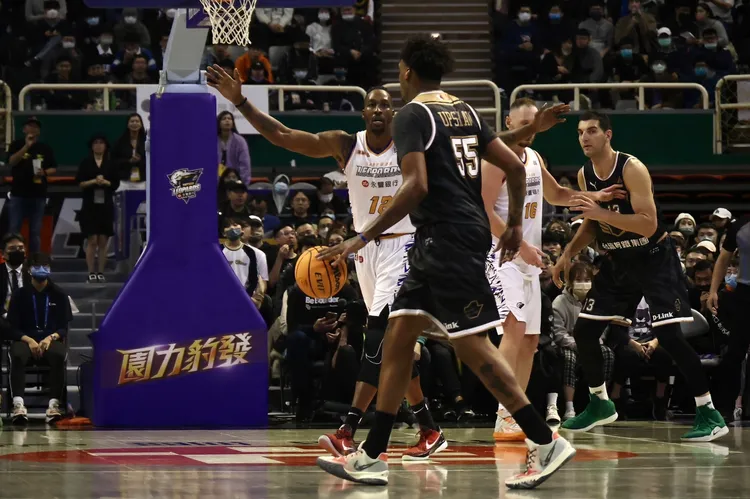 213公分的阿修羅意外成為台鋼最矮的洋將。林林攝