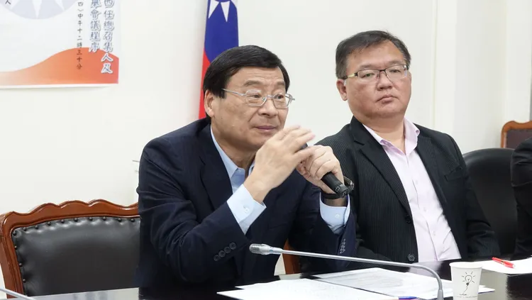 曾銘宗表示「上屆總統初選的經驗，讓國民黨刻苦銘心」。莊宗達攝