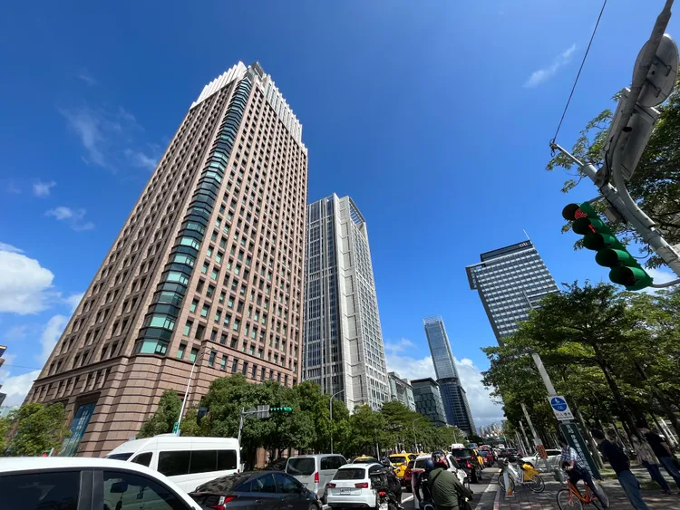 政府力盼打炒房修法，讓商總主席賴正鎰出面喊話，希望政府別再對房市落井下石。資料照片