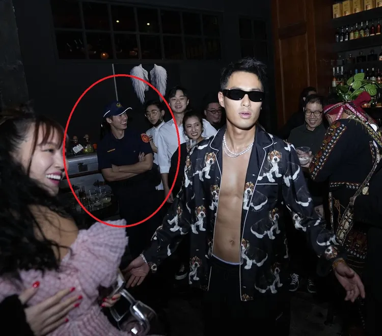 許光漢日前在女星楊謹華的生日派對中，被眼尖發現以全套警察裝扮現身，十分符合他的「制服控」。翻攝yoyang IG