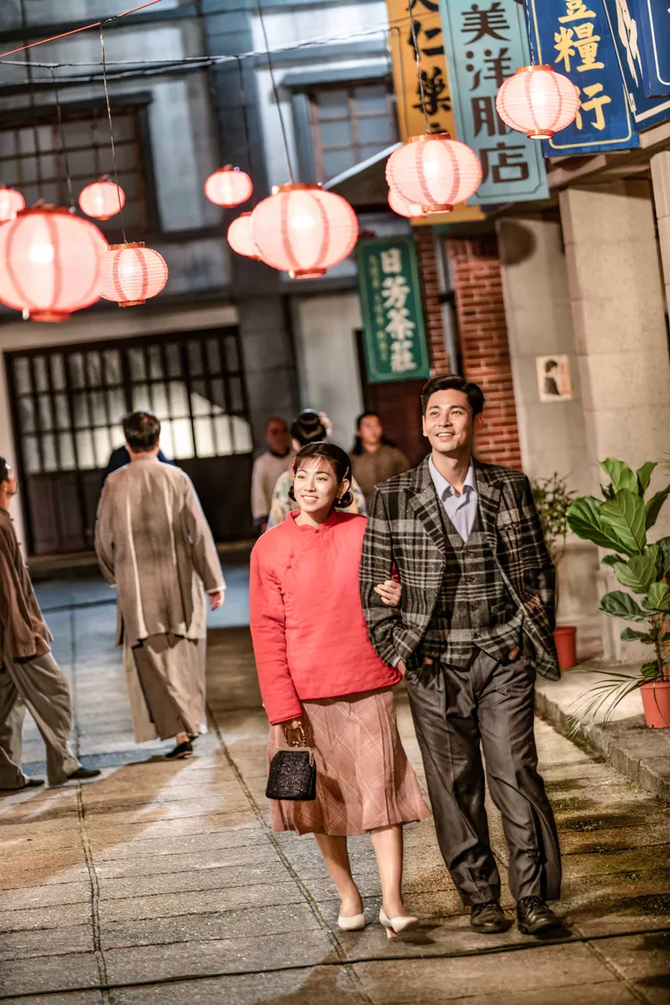 米可白（左）與楊子儀相識多年相處像兄妹，劇中挑戰飾演恩愛夫妻。公視、禾豐製作提供