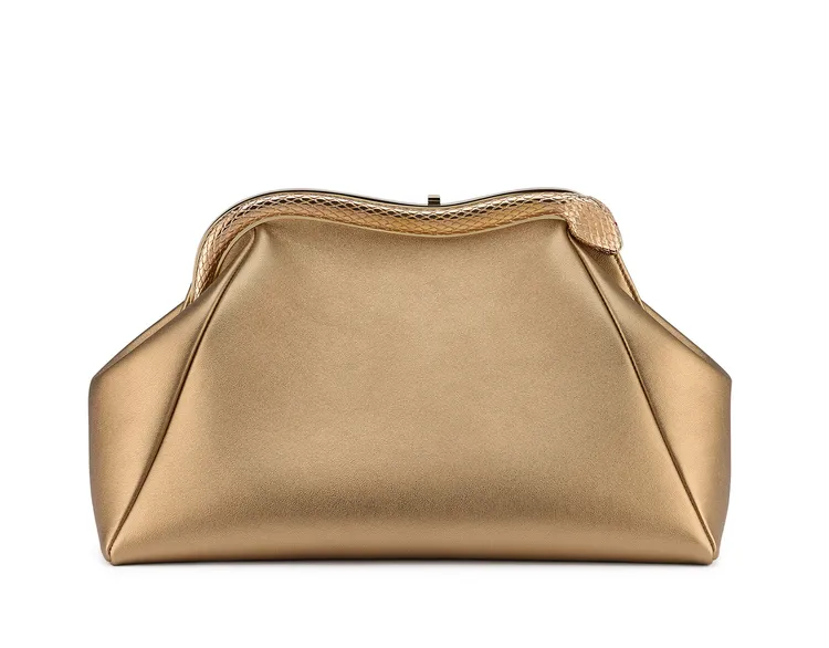 Serpentine Pouch古董金液態金屬色小牛皮手拿包，約11萬1300元。品牌提供