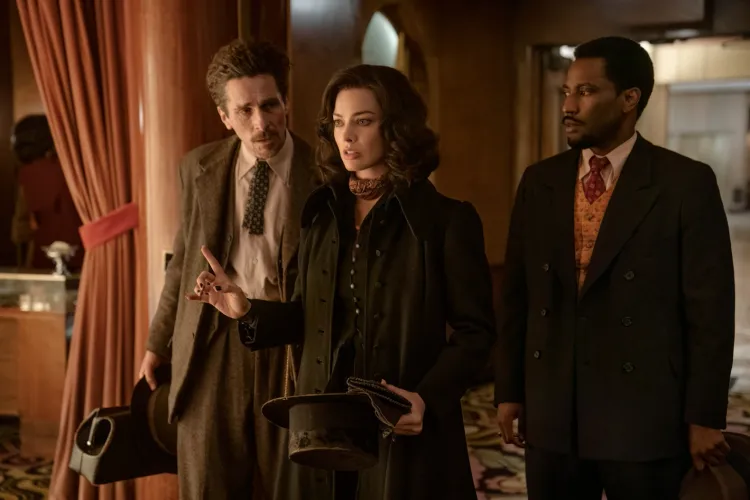 克里斯汀貝爾（左起）、瑪歌羅比與約翰大衛華盛頓等一級卡司主演《阿姆斯特丹》。