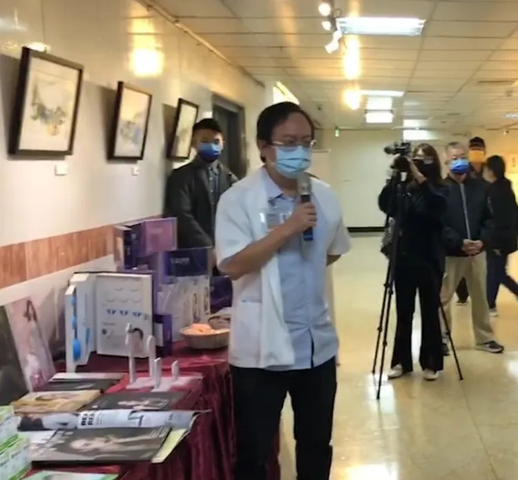 醫師說明及講解。國軍台中總醫院提供