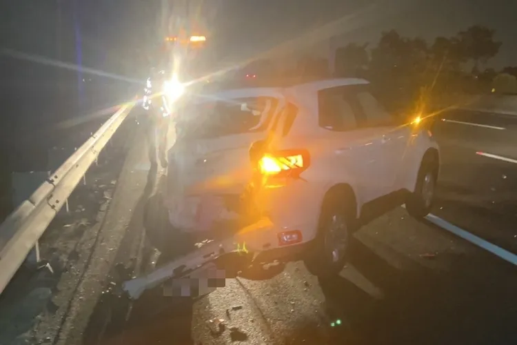 自小客車遭追撞。讀者提供