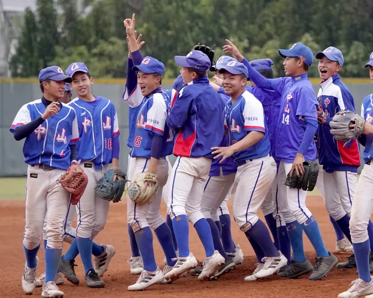 台中市中山國中擊敗桃園市新民國中奪冠。臺北市棒球協會提供