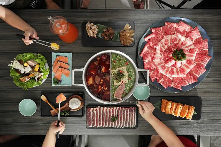 憑贈菜券至「青花驕」消費滿1000元可兌換價值238元的特色綜合丸。業者提供