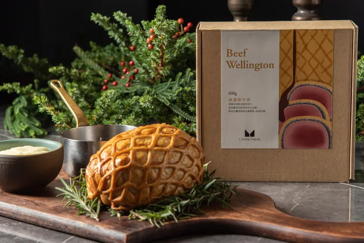 威靈頓牛排冷凍禮盒，原價1980元，特價1780元。含12盎司威靈頓牛排、洋芋泥、紅酒醬汁。業者提供