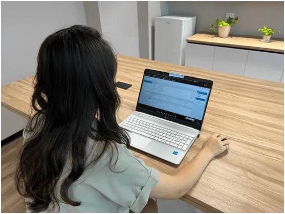 双子留意久坐不动所造成的影响。示意图／资料照