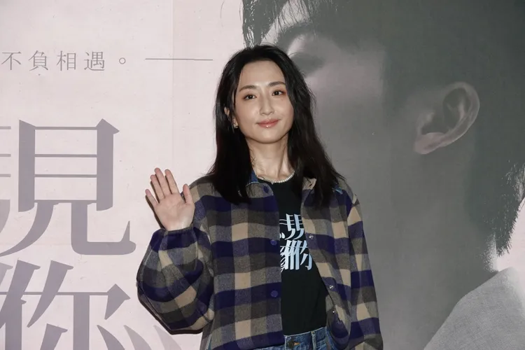 柯佳嬿在《想見你》電影版再度穿上學生制服。陳德興攝