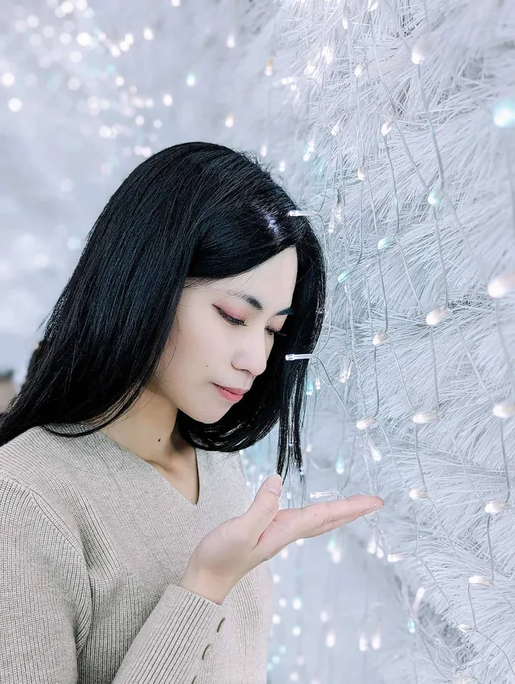 用手機的人像模式，利用燈飾當前景，帶出局部特寫。市府提供