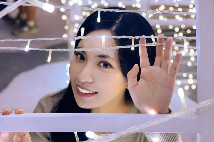 運用燈飾與鋼架之間的縫隙，就算人多也不怕。市府提供