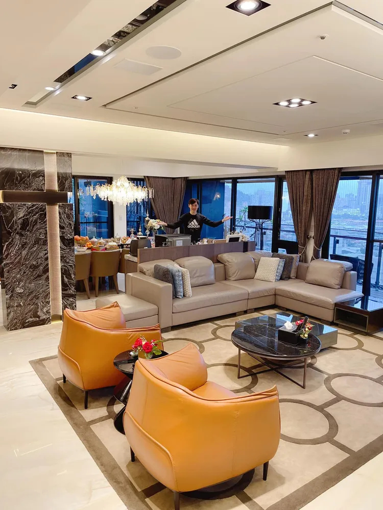 宋逸民2017年以現金7千餘萬元買下文山區新建案。翻攝《宋逸民和陳維齡的幸福生活》