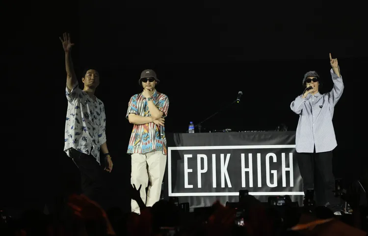 Epik High跟粉絲打招呼，Tablo（右）秀中文「想死你們了」。鄭孟晃攝