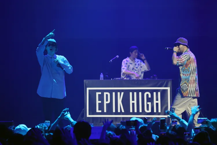 Epki High連唱多首經典歌曲，全場瘋狂。鄭孟晃攝