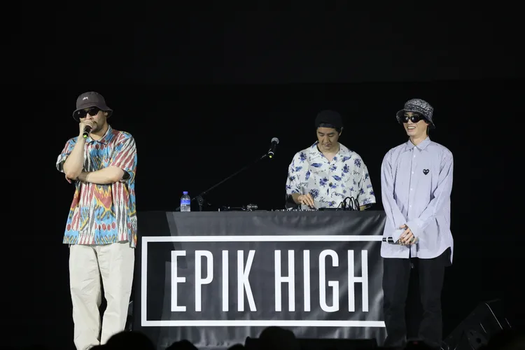 DJ Tukutz（中）被Tablo（左）浮誇稱讚是「最帥的舞者」。鄭孟晃攝