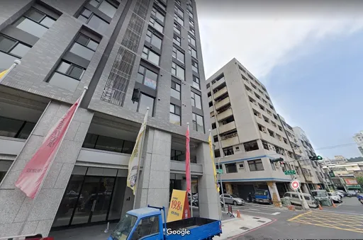 開窗見凶宅、鳥瞰全社區 奇葩戶成交價竟創社區最高紀錄