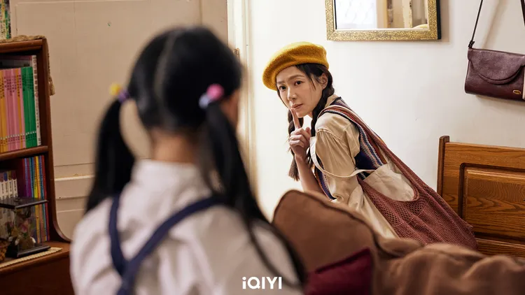 尹馨（右）被抖出多年前的師生戀。愛奇藝國際站提供