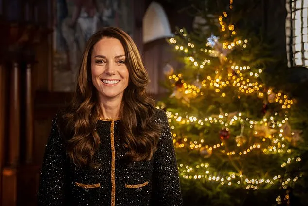 凱特穿著Self-Portrait的黑色軟呢外套錄製聖誕賀詞。