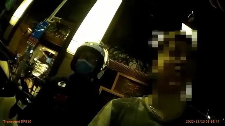 潘男被搜出毒品吸食器，否認還有其他違禁品，警方開嗆：「當我第一天當警察喔？」結果再搜出安非他命。讀者提供