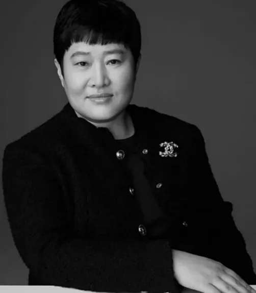 權真英是LV的VVVVIP，也常光顧其他名牌店。翻攝Hook娛樂IG