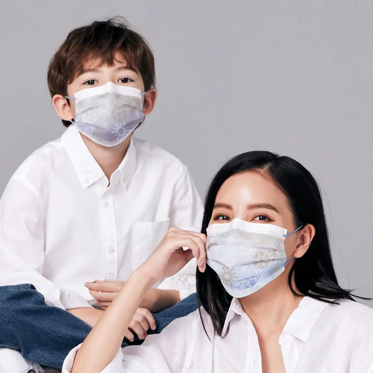 中衛推出新式樣親子口罩。業者提供