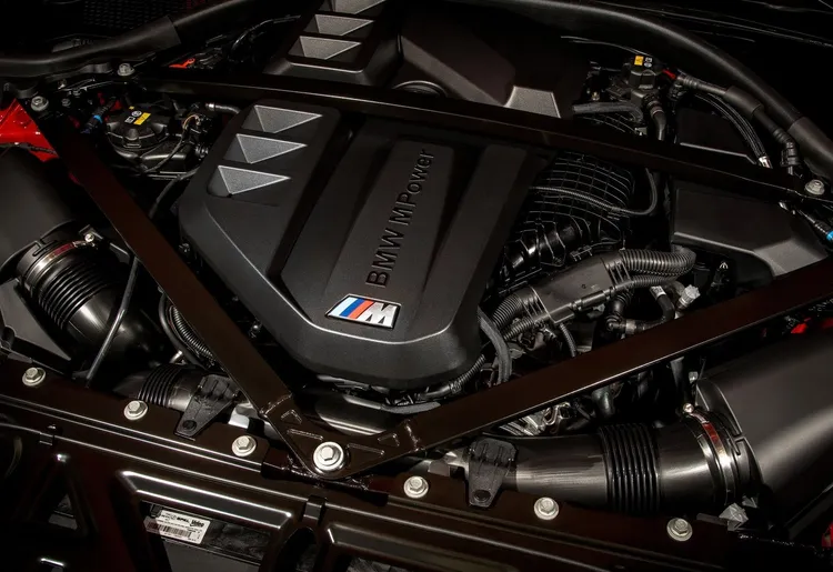 原廠直接落入大哥M3的引擎，再也不會有人說M2血統不純正了。原廠提供