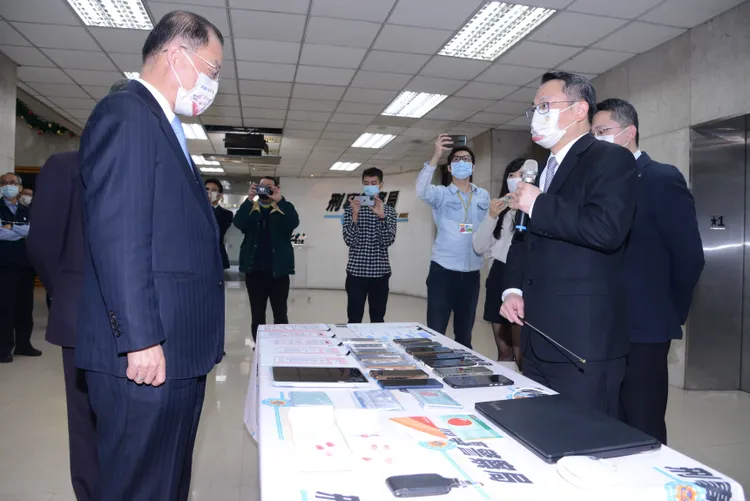 警政署長黃明昭視察破案成果。翻攝畫面