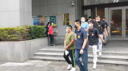 秀豪車、名錶發表投資心得　詐團扮投顧老師！逾50人受害得手4千萬