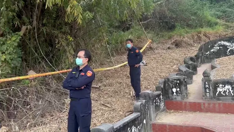 警方在一處公墓找到司姓男子的遺體。民眾提供