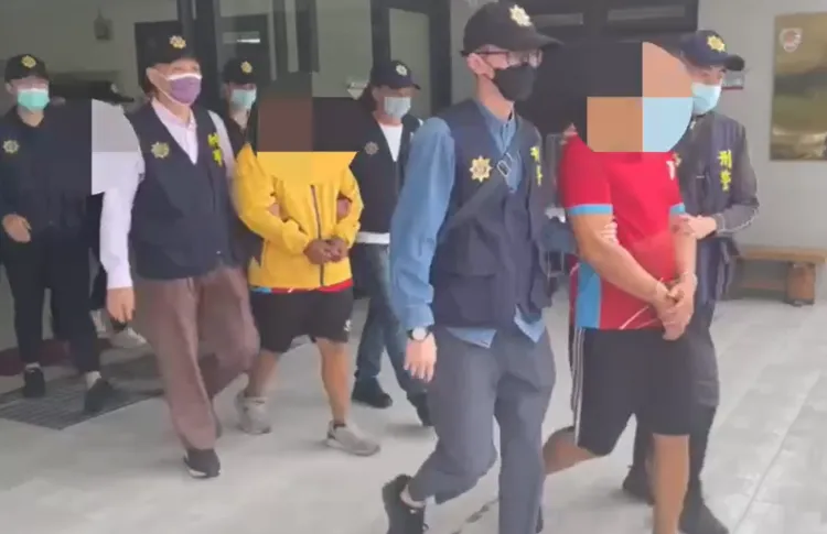 警方一併拘提相關10人到案。台東分局提供