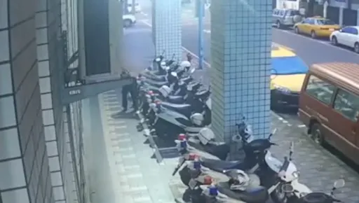 新北男子持刀割爛警用機車坐墊　暴怒發洩的下場是這樣