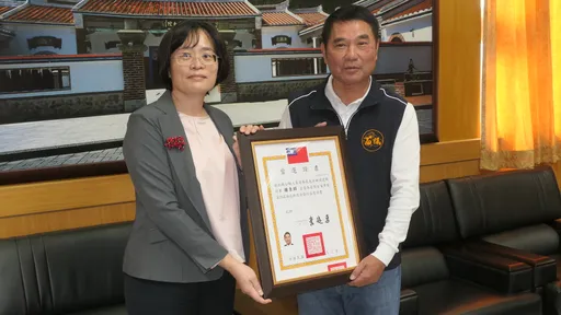 鍾東錦驚奇!苗栗小內閣「不改朝換代」 副縣長到約聘員全都留任