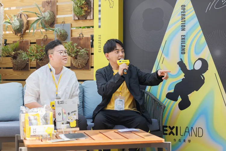 黃子佼（右）和黃于庭暢談「美」的理念。黄子佼提供