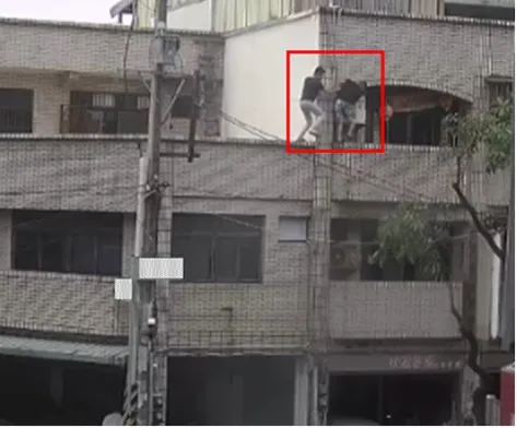 桃園製毒案的犯嫌試圖逃竄。調查局提供