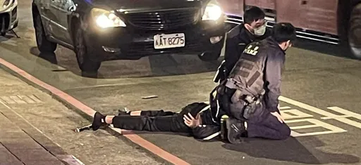 新北男搶超商愛心零錢箱　別想跑！慘遭店員及熱心民眾壓制