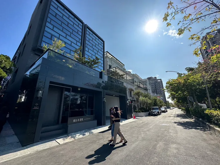 新富路特色豪墅群聚，要能夠吸引高端企業主，就非得獨一無二不可，以區隔市場。王鈞生攝