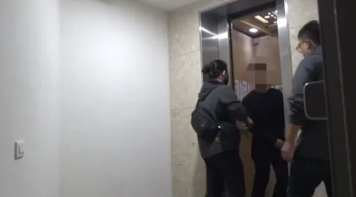 提一大袋茶葉卻小心翼翼有詭　北市刑大搗黑幫毒窟搜出破億安毒