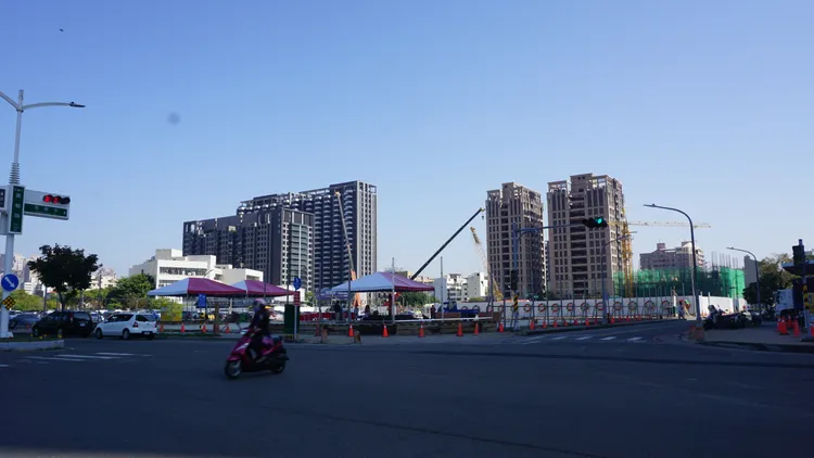 今日動土土地位於美都路、熱河三街與德勝街口，面積824坪屬住4用地，未來規劃小坪數景觀宅。葉家銘攝