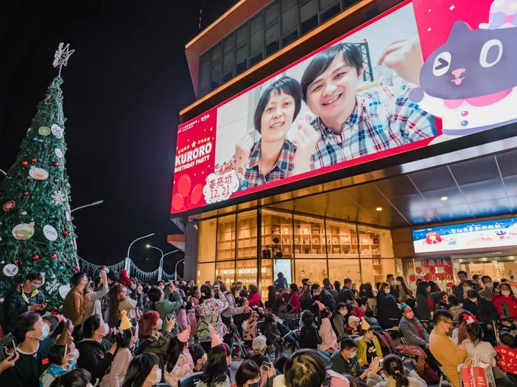 現場串聯家長對孩子的祝福，登上商場正面嶄新的700吋戶外LED大螢幕，充滿感性與祝福博得現場熱烈的迴響。大魯閣湳雅廣場提供