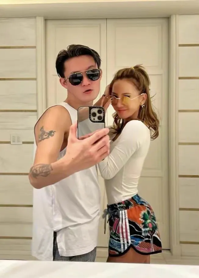 李玟（右）將在2023年1月17日迎接48歲，但身材依舊維持得宜。翻攝李玟臉書