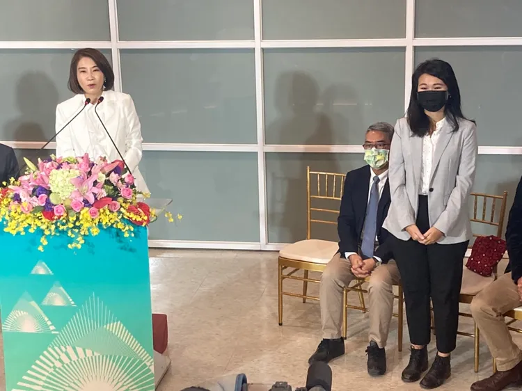 周春米逐一介紹新團隊成員。陳宏銘攝