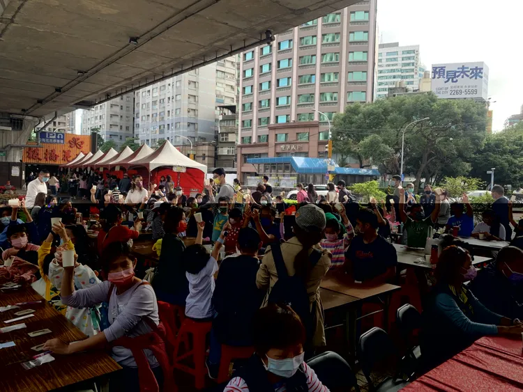 現場民眾一起手做DIY。板橋區公所提供